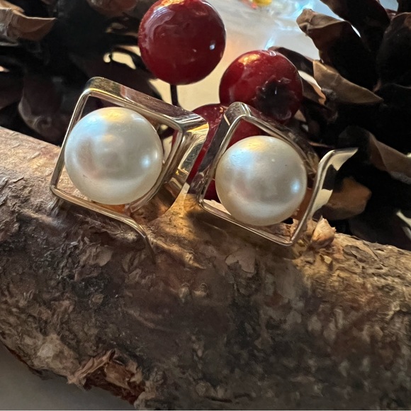 Vintage SWANK Faux Pearl Unisex Cuff Links - Picture 2 of 4